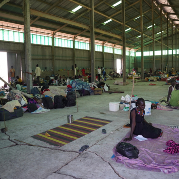 Abrigo temporário em Renk para famílias que chegam no Sudão do Sul. Foto: Nasir Ghafoor/MSF