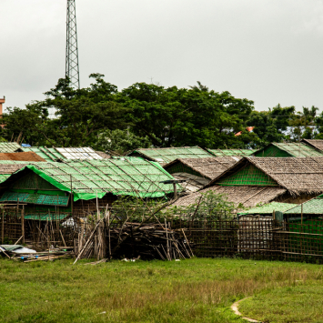 Acampamento de pessoas deslocadas em Rathedaung, no estado de Rakhine, em Mianmar. Outubro de 2023. ©Zoe Bennell/MSF