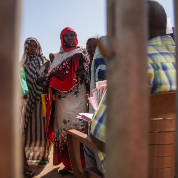 Atividades médicas de MSF no acampamento de Zamzam, onde pessoas deslocadas pelos conflitos buscam refúgio. Sudão. © Mohamed Zakaria