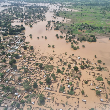 Grandes inundações no leste do Chade dizimaram a cidade de Koukou, e milhares de pessoas estão agora isoladas, sem comida, abrigo ou água potável adequados. © MSF