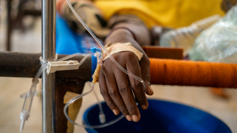 Paciente em tratamento de cólera no centro de saúde de MSF em Kassala © Mohammed Elhassan