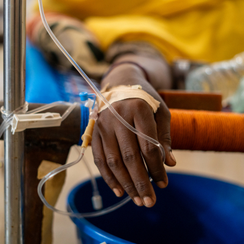 Paciente em tratamento de cólera no centro de saúde de MSF em Kassala © Mohammed Elhassan