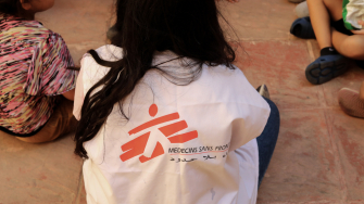 Atividades de promoção de saúde de MSF no centro de Beirute, abrigo do edifício Aazarieh. Líbano, 2 de outubro de 2024. © Elham Haider/MSF