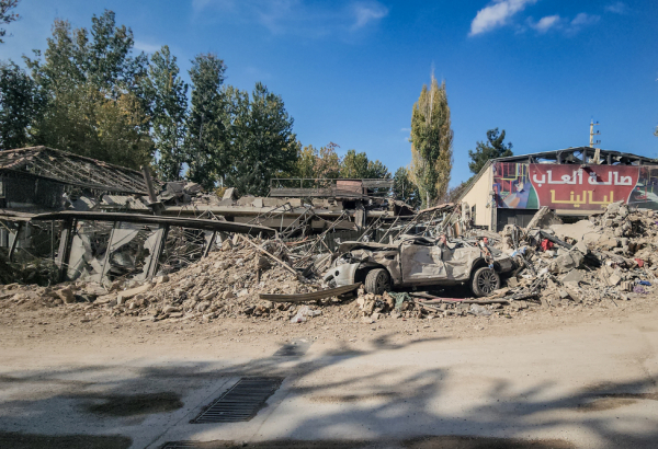 Destruição na cidade de Baalbek, que, assim como o vilarejo onde vivia Sekna Fakih, também foi alvo de ataques israelenses. Líbano, novembro de 2024. ©MSF