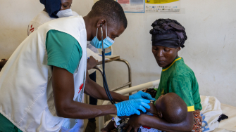 Atendimento no centro médico de Palma, no norte de Moçambique, apoiado por Médicos Sem Fronteiras desde 2021. Palma, novembro de 2024. ©Costantino Monteiro/MSF