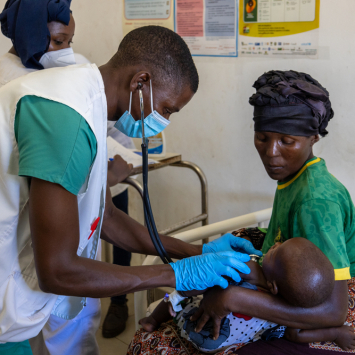 Atendimento no centro médico de Palma, no norte de Moçambique, apoiado por Médicos Sem Fronteiras desde 2021. Palma, novembro de 2024. ©Costantino Monteiro/MSF