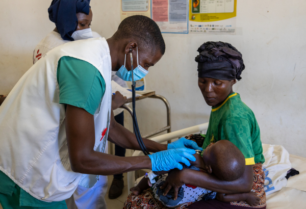 Atendimento no centro médico de Palma, no norte de Moçambique, apoiado por Médicos Sem Fronteiras desde 2021. Palma, novembro de 2024. ©Costantino Monteiro/MSF