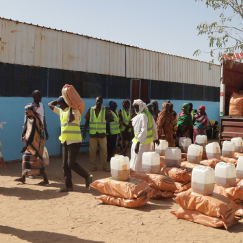 Distribuição de alimentos organizada por MSF no Sudão | Janeiro de 2025 © Abdoalsalam Abdalla