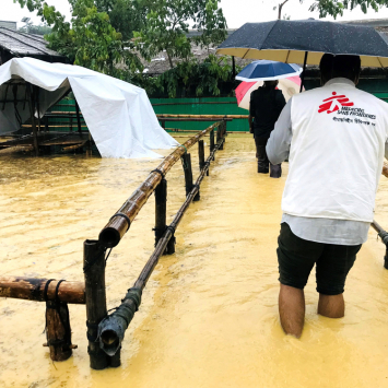 Inundações no acampamento de refugiados de Cox's Bazar, em Bangladesh. © Salma Khan/MSF